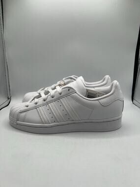 Adidas Superstar J “Triple White” size 4Y